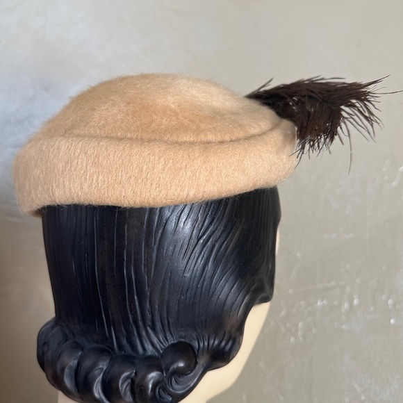 STYLISH 1950s\' MUSTARD FURRY FELT TOQUE WITH BEADED TRIM & BROWN OSTRICH FEATHER main image 5